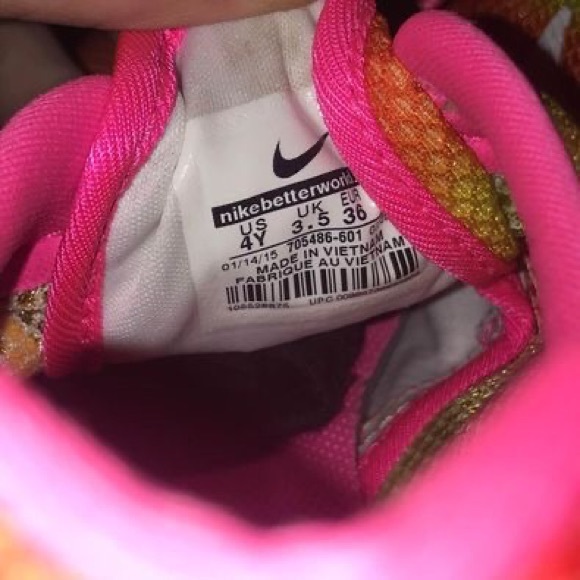 Nike Swoosh Pink trainers Size 3.5 Womens - Picture 2 of 4